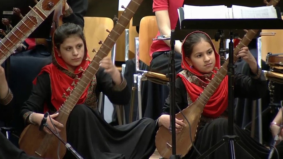 Davos 2017 - Leadership beyond Borders: The Afghan Women's Orchestra "Zohra" | Bildquelle: World Economic Forum (via YouTube)