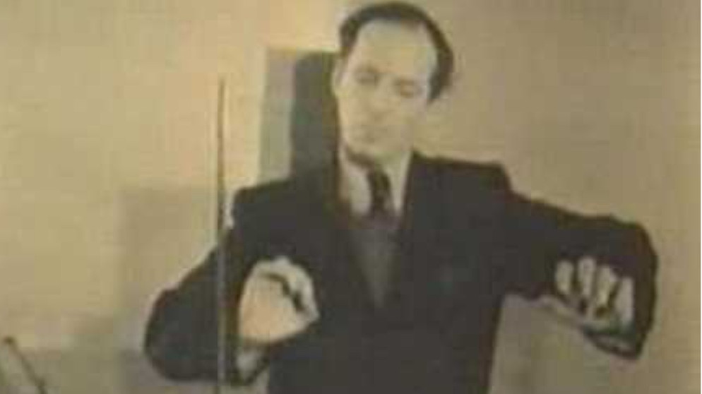 Leon Theremin playing his own instrument | Bildquelle: slonikyouth (via YouTube)