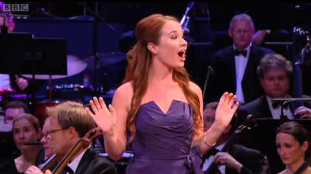 Sierra Boggess singing The Lusty Month of May from BBC Proms 2012 - Broadway Sound | Bildquelle: Hrern1313 (via YouTube)