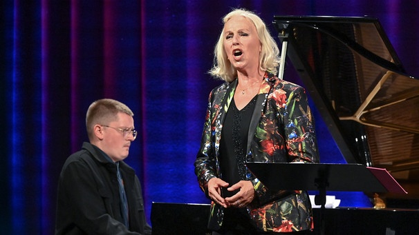 Anne Sofie von Otter bei ihrem Auftritt zum Sommerprogramm auf Schloss Neuhardenberg, 2021. | Bild: picture alliance/dpa/dpa-Zentralbild | Patrick Pleul