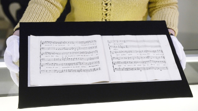 Das tschechische Musikmuseum zeigt eine Partitur von Mozart und Salieri | Bildquelle: imago/CTK