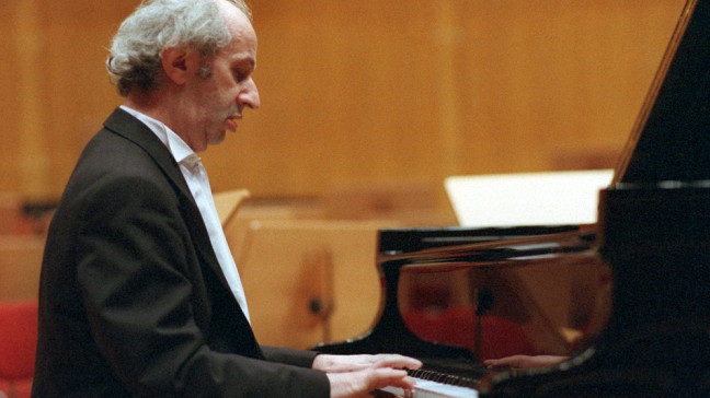 Der Pianist Antol Ugoski spielt Klavier | Bildquelle: picture-alliance / dpa | Hermann Wöstmann