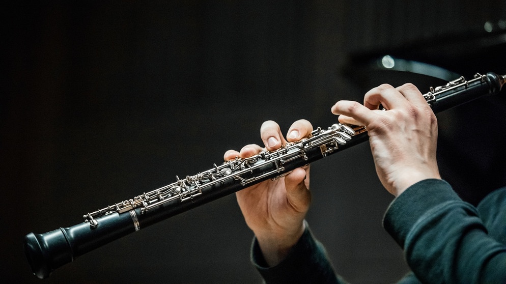 Sergey Finoedov probt während des ARD Musikwettbewerbs in einem Proberaum des Gasteigs in München. | Bildquelle: BR/Fabian Stoffers