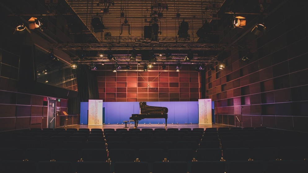 Blick auf den leeren Veranstaltungssaal des ARD-Musikwettbewerbs. | Bildquelle: BR/Max Hofstetter