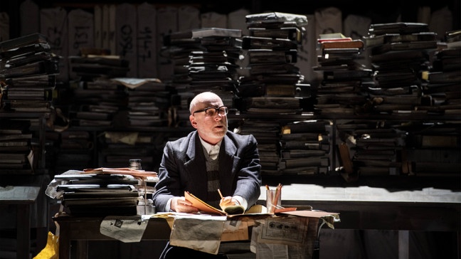 Kritik – "Boris Godunow" am Opernhaus Zürich: Monumentale Oper mit  technischem Kniff | News und Kritik | BR-KLASSIK | Bayerischer Rundfunk