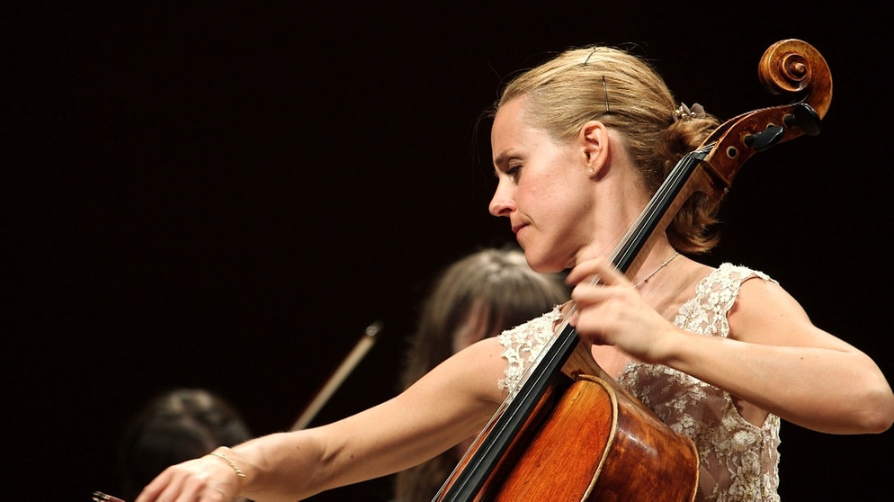 Cellistin Sol Gabetta. | Bildquelle: BR/Thomas Radigk