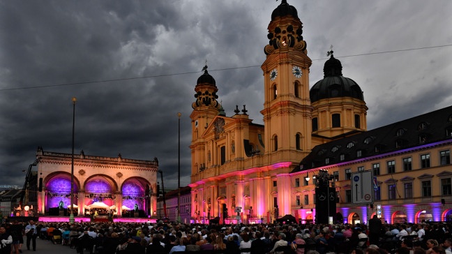 Klassik am Odeonsplatz 2024 mit Sir Simon Rattle, Anja Kampe und Michael Volle | Bildquelle: ©Marcus Schlaf