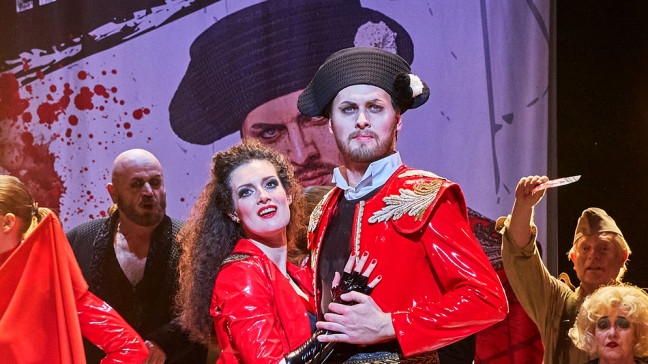 Szene aus "Carmen" am Mainfranken Theater Würzburg, Juni 2025 | Bildquelle: Nik Schölzel