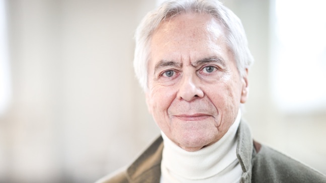 ARCHIV - 04.04.2022, Hamburg: John Neumeier, Ballettdirektor und Chefchoreograf der Compagnie beim Hamburg Ballett, vor einer Pressekonferenz im Ballettzentrum. Der Senat hat John Neumeier anlässlich seines 85. Geburtstags mit einem Empfang geehrt. (zu dpa: «Senatsempfang für Ballettintendant John Neumeier zum 85. Geburtstag») Foto: Christian Charisius/dpa +++ dpa-Bildfunk +++ | Bildquelle: dpa-Bildfunk/Christian Charisius