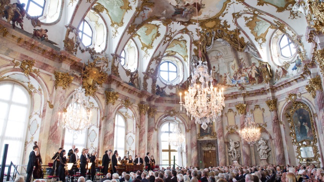 Ein Konzert im Rahmen des Mozartfests im Kasiersaal der Würzburger Residenz | Bildquelle: picture alliance/Schmelz Fotodesign/Mozartfest Würzburg/dpa 