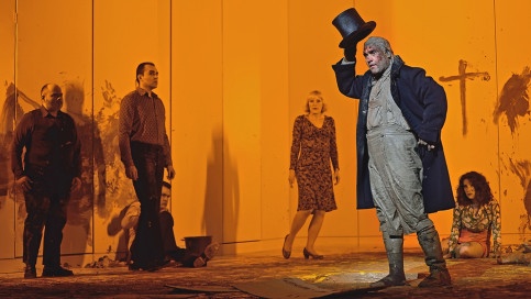 Kaspar Hauser Am Theater Freiburg Ratsel Um Das Schlammbesudelte