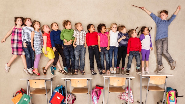 Kinder spielen Schulchor | Bildquelle: picture alliance / Westend61 | Leander Baerenz