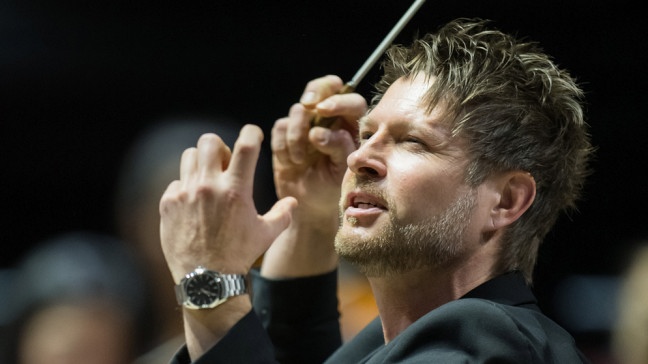 Dirigent Krzysztof Urbański am 30. April 2025 bei den Münchner Philharmonikern | Bildquelle: Tobias Hase