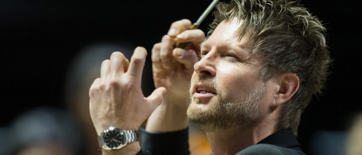 Dirigent Krzysztof Urbański am 30. April 2025 bei den Münchner Philharmonikern | Bildquelle: Tobias Hase