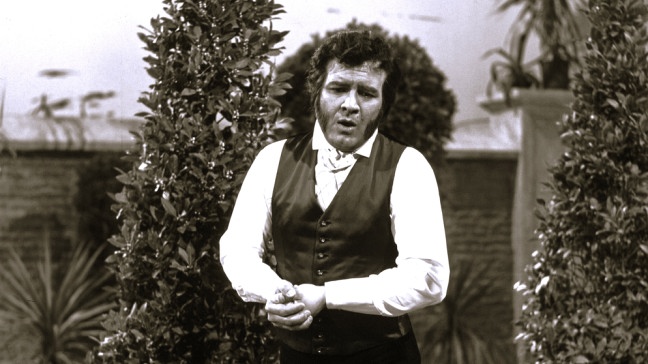 Luigi Alva auf der Bühne 1972. | Bildquelle: picture alliance/United Archives | Lindinger