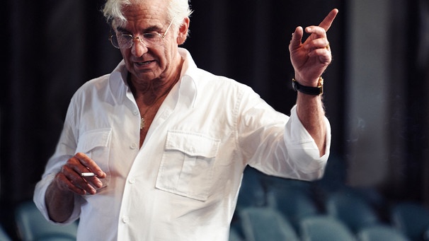 Szene aus dem Film "Maestro" mit Brad Cooper als Leonard Bernstein | Bild: Netflix