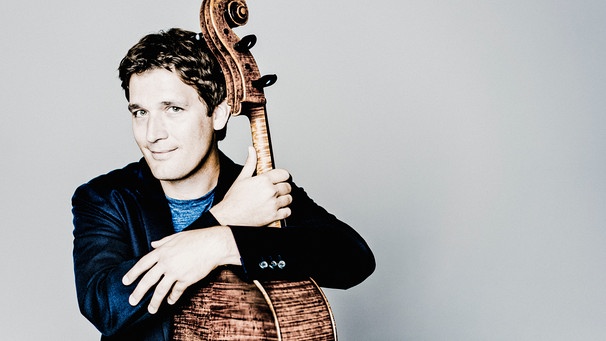 Maximilian Hornung mit seinem Cello | Bild: Marco Borggreve