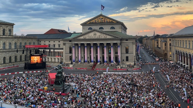Event Oper für alle 2024 im Rahmen der Münchner Opernfestspiele im Nationaltheater mit der Live-Opernübertragung von Giacomo Puccinis Tosca auf dem Max-Joseph-Platz. München, 27.07.2024 | Bildquelle: Wilfried Hösl