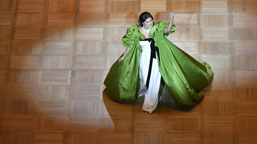 Wiener Opernball 2019: Anna Netrebko eröffnet den Abend ...