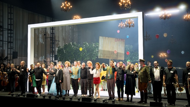 Applaus bei der Premiere in Wien Das Lied vom Rand der Welt oder Der "Zigeunerbaron" | Bild: Liliya Namisnyk