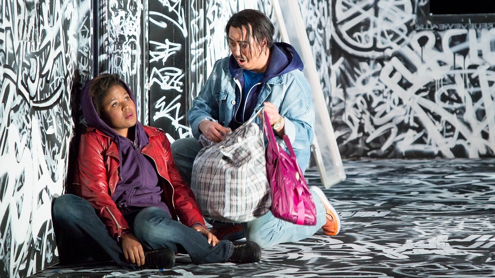 Szenenbild aus "La Bohème" im Gärtnerplatztheater | Bildquelle: © Marie-Laure Briane