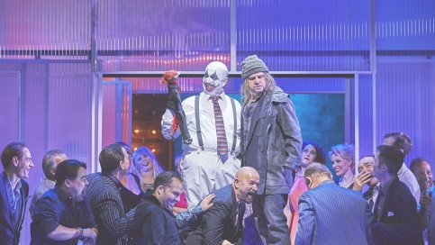 Kritik Rigoletto In Wurzburg Ein Clown Unter Starkstrom News Und Kritik Br Klassik Bayerischer Rundfunk