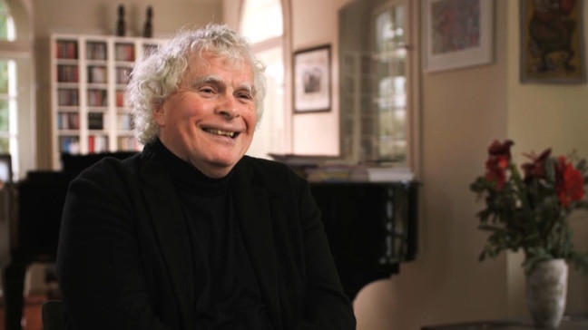 Simon Rattle, Chefdirigent vom Symphonieorchester des Bayerischen Rundfunks, in einem Beitrag im Kulturmagazin Capriccio anlässlich vom Ernst von Siemens Musikpreis und vom 70. Geburtstags im Januar 2025  | Bildquelle: BR