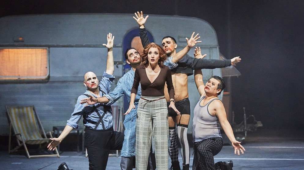 Szene aus "Ariadne auf Naxos" am Mainfranken Theater Würzburg | Bildquelle: Nik Schölzel/Mainfranken Theater Würzburg
