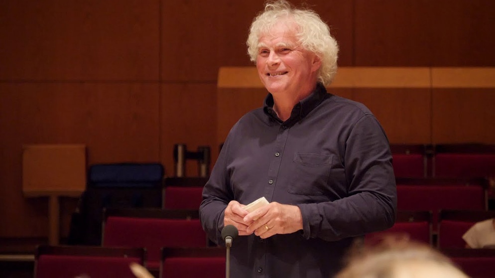 BRSO: Probenstreiflicht Sir Simon Rattle | Bildquelle: Symphonieorchester des Bayerischen Rundfunks (via YouTube)