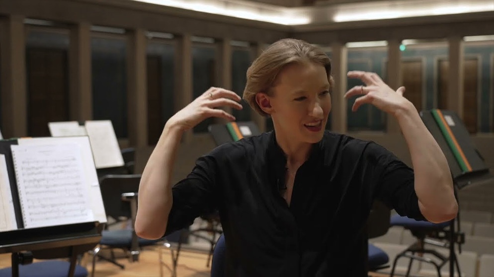 BRSO Probenstreiflicht Joana Mallwitz / Janine Jansen | Bildquelle: Symphonieorchester des Bayerischen Rundfunks (via YouTube)