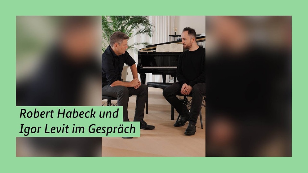 Robert Habeck und Igor Levit im Gespräch | Bildquelle: Bundesministerium für Wirtschaft und Klimaschutz (via YouTube)