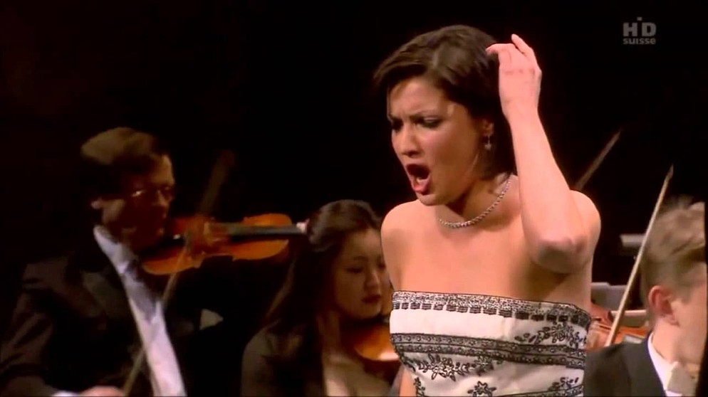 Anna Netrebko - Sempre Libera (La Traviata, Verdi) | Bildquelle: Simone Cardoso (via YouTube)