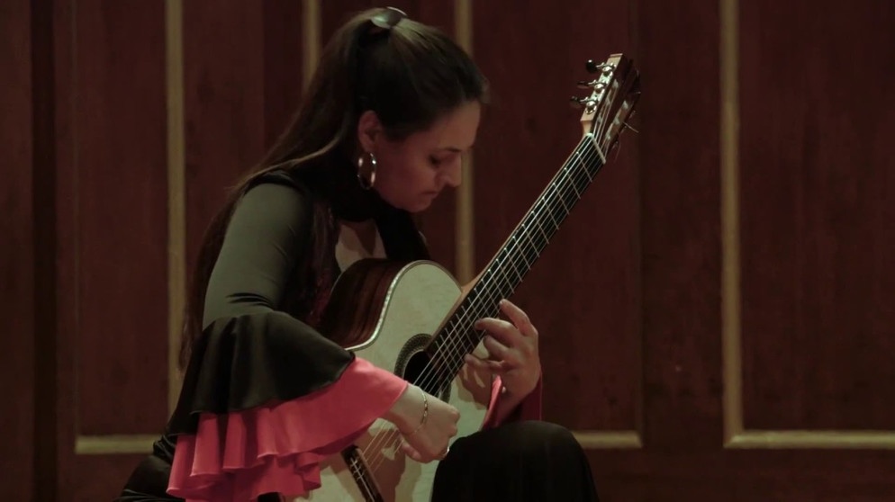 Anabel Montesinos plays Fantasia sobre motivos de La Traviata by Francisco Tarrega | Bildquelle: Boston GuitarFest (via YouTube)