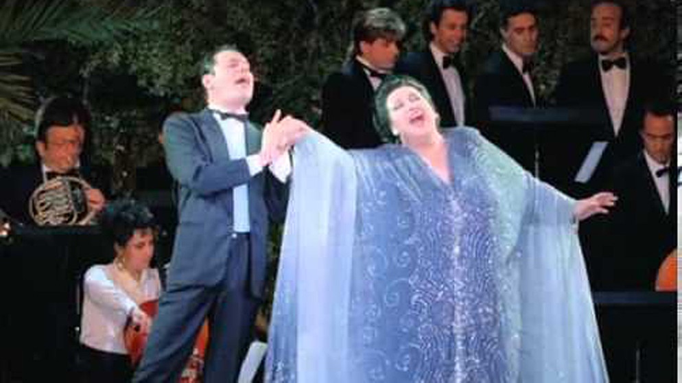 Freddie Mercury & Montserrat Caballé - Barcelona (Live at Ku Club Ibiza, 1987) | Bildquelle: Freddie Mercury Solo (via YouTube)