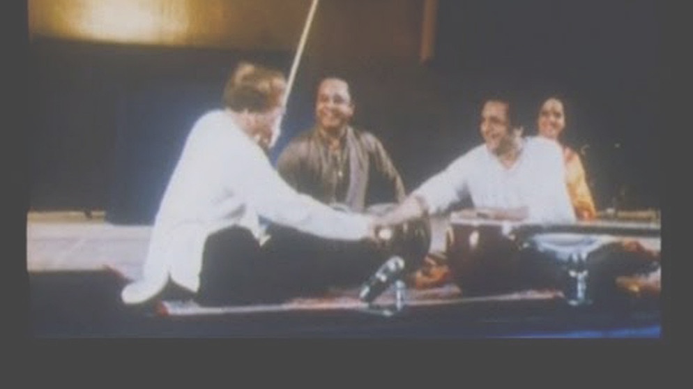 Ravi Shankar plays with Yehudi Menuhin | Bildquelle: medici.tv (via YouTube)