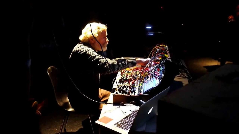 Donald Buchla at New Forms Festival 2013 Part 1 of 3 | Bildquelle: Disco Vasco (via YouTube)