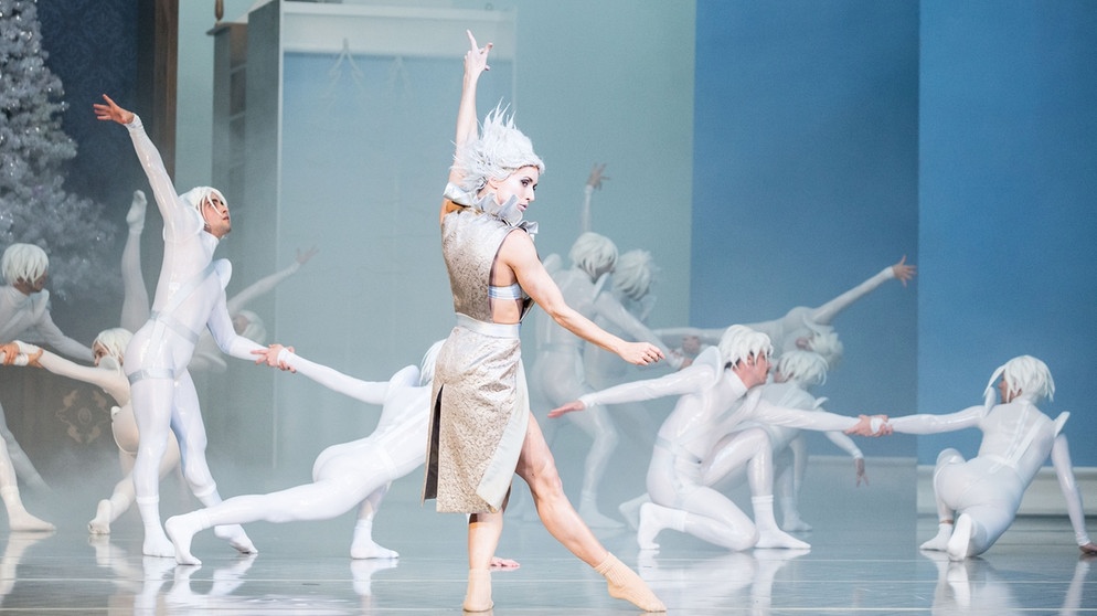 Premierenkritik Der Nussknacker In Munchen Nummernrevue Mit Holiday On Ice Feeling News Und Kritik Br Klassik Bayerischer Rundfunk