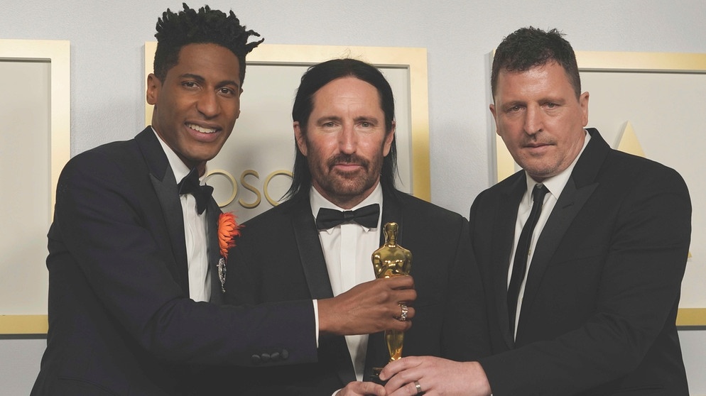 Oscarverleihung an Jon Batiste, Trent Reznor, Atticus Ross | Bildquelle: Disney+