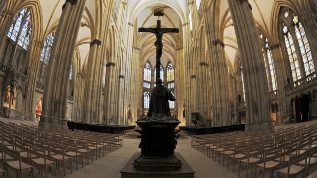 Innenansicht des Domes Sankt Peter in Regensburg | Bildquelle: picture-alliance/dpa