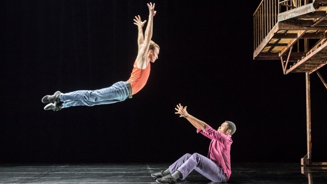 Szene aus West Side Story am Deitschen Theater München | Bildquelle: Deutsches Theater München/Johan Persson