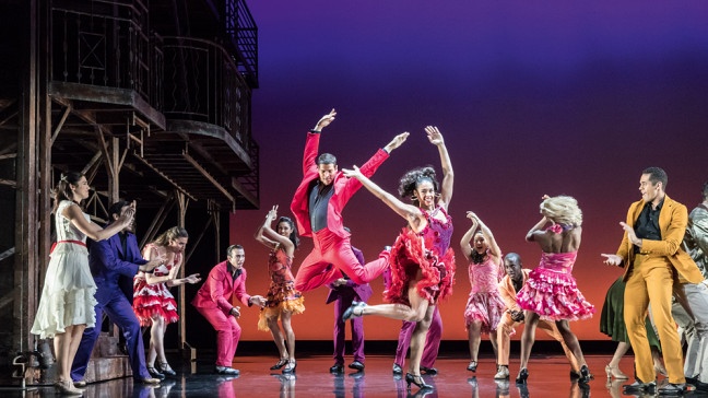 Szene aus West Side Story am Deitschen Theater München | Bildquelle: Deutsches Theater München/Johan Persson