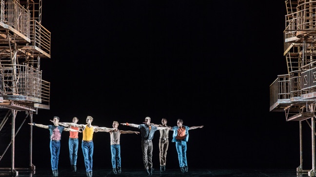 Szene aus West Side Story am Deitschen Theater München | Bildquelle: Deutsches Theater München/Johan Persson
