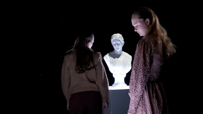 Szene aus Händels "Ariodante" an der Bayerischen Theaterakademie. Henrike Legner, Marianna Herzig | Bildquelle: Alvise Predieri
