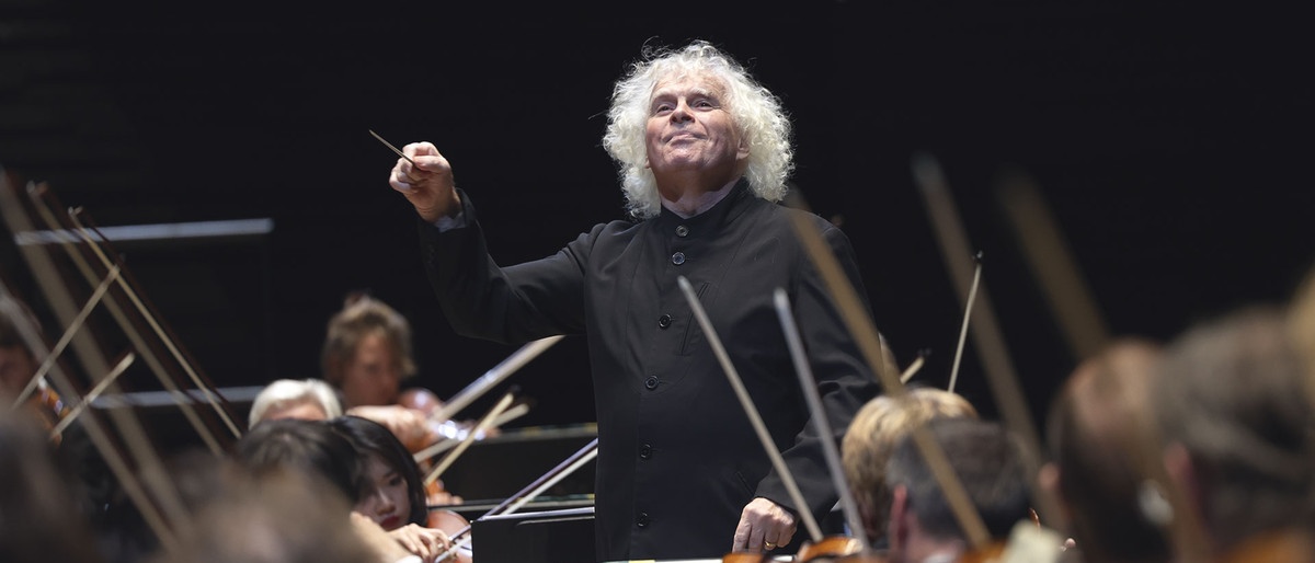 Sir Simon Rattle dirigiert das BRSO | Bildquelle: © BR/Astrid Ackermann