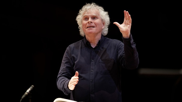 Sir Simon Rattle am Dirigentenpult | Bild: BR/Astrid Ackermann