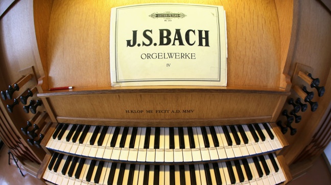 Johann Sebastian Bach Noten auf Orgel | Bildquelle: picture-alliance/dpa