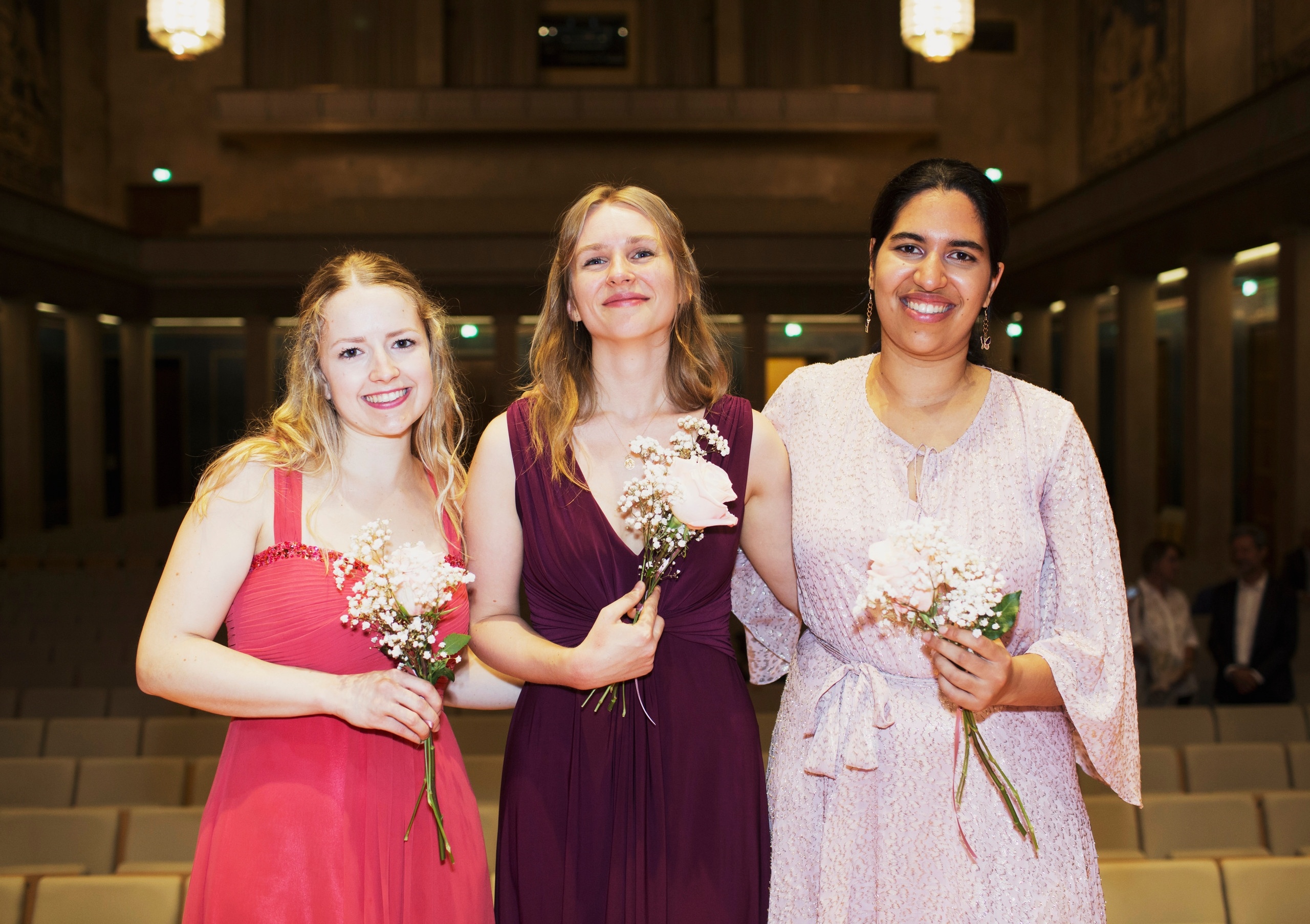 Lea Löffler (2. Preis), Tjasha Gafner (1. Preis), Alexandra Bidi (2. Preis) | Bild: Daniel Delang Lea Löffler (2. Preis), Tjasha Gafner (1. Preis), Alexandra Bidi (2. Preis) | Bild: Daniel Delang