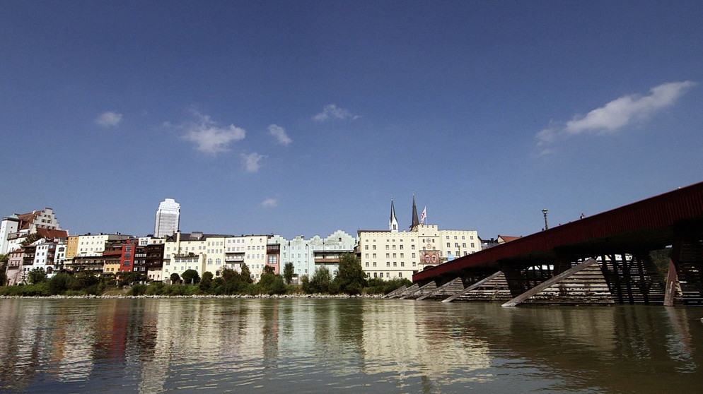 Silhoutte der Stadt Wasserburg am Inn  | Bildquelle: BR