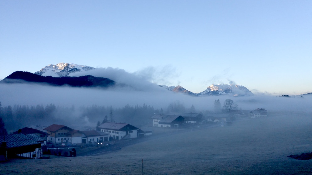 Reit im Winkl im Nebel  | Bildquelle: BR, Tangram International GmbH / Fotograf: Marc Haenecke