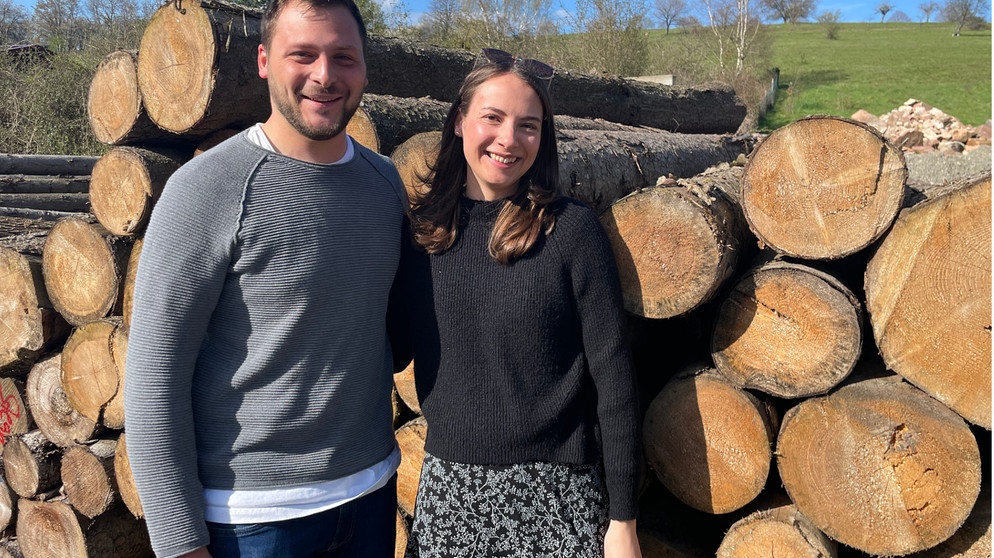 Philip und Celine Stegmann leiten ein Sägewerk in Rothenbuch im Spessart. | Bildquelle: BR/Tangram International GmbH 